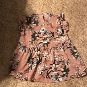 Flowy shirt sleeve top with flower print